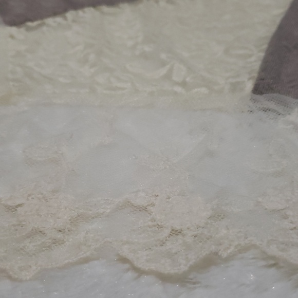 Lace Slit Tank Top - Picture 7 of 8